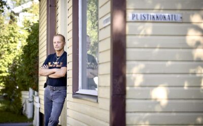 Suljettujen ovien takana soi – musiikkiterapia nuorten masennuksen, antisosiaalisuuden ja psyykkisen hajanaisuuden hoidossa